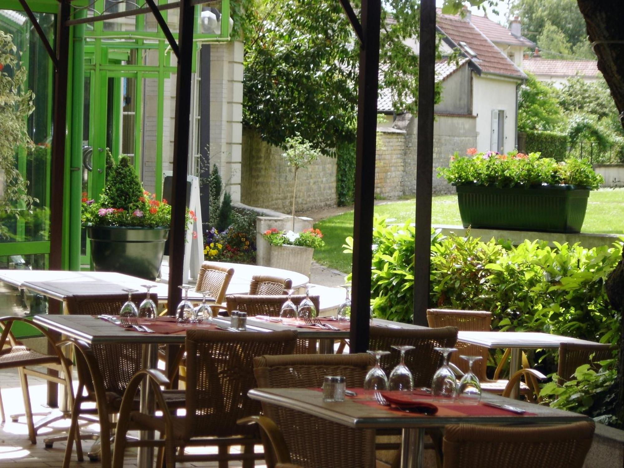 Hotel Restaurant Du Parc De La Colombiere Dijon Exterior foto